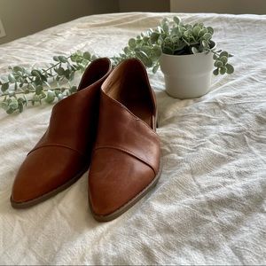 Universal Thread Pointed Shoes